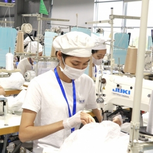 Công nhân được thưởng nóng, tăng lương nhờ sáng kiến làm lợi cho doanh nghiệp