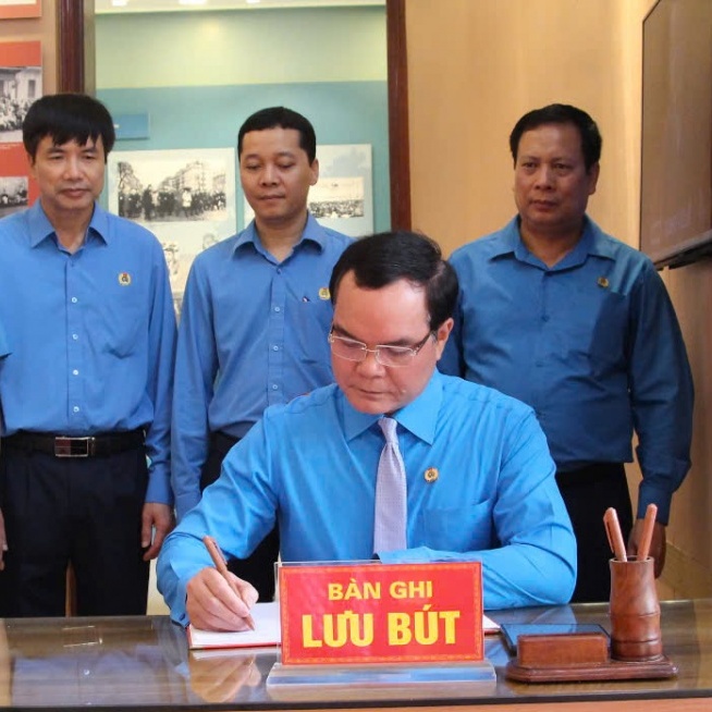 Cán bộ công đoàn nguyện phấn đấu, noi gương đồng chí Hoàng Quốc Việt