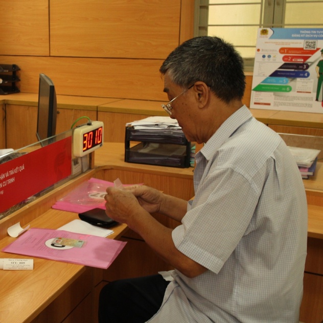 Các bước để nhận tiền hỗ trợ nghỉ hưu trước tuổi do sắp xếp bộ máy tại Hà Nội