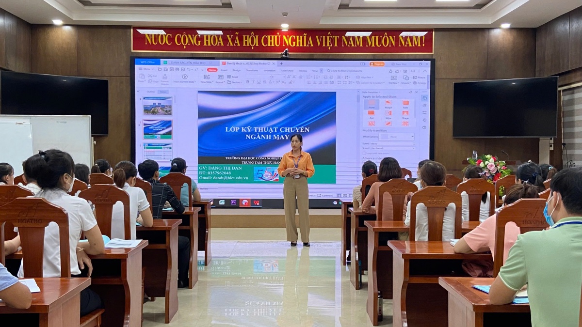 Chuyển đổi công bằng trong ngành Dệt May Việt Nam: thực trạng và giải pháp Chuyển đổi công bằng trong ngành Dệt May Việt Nam: thực trạng và giải pháp