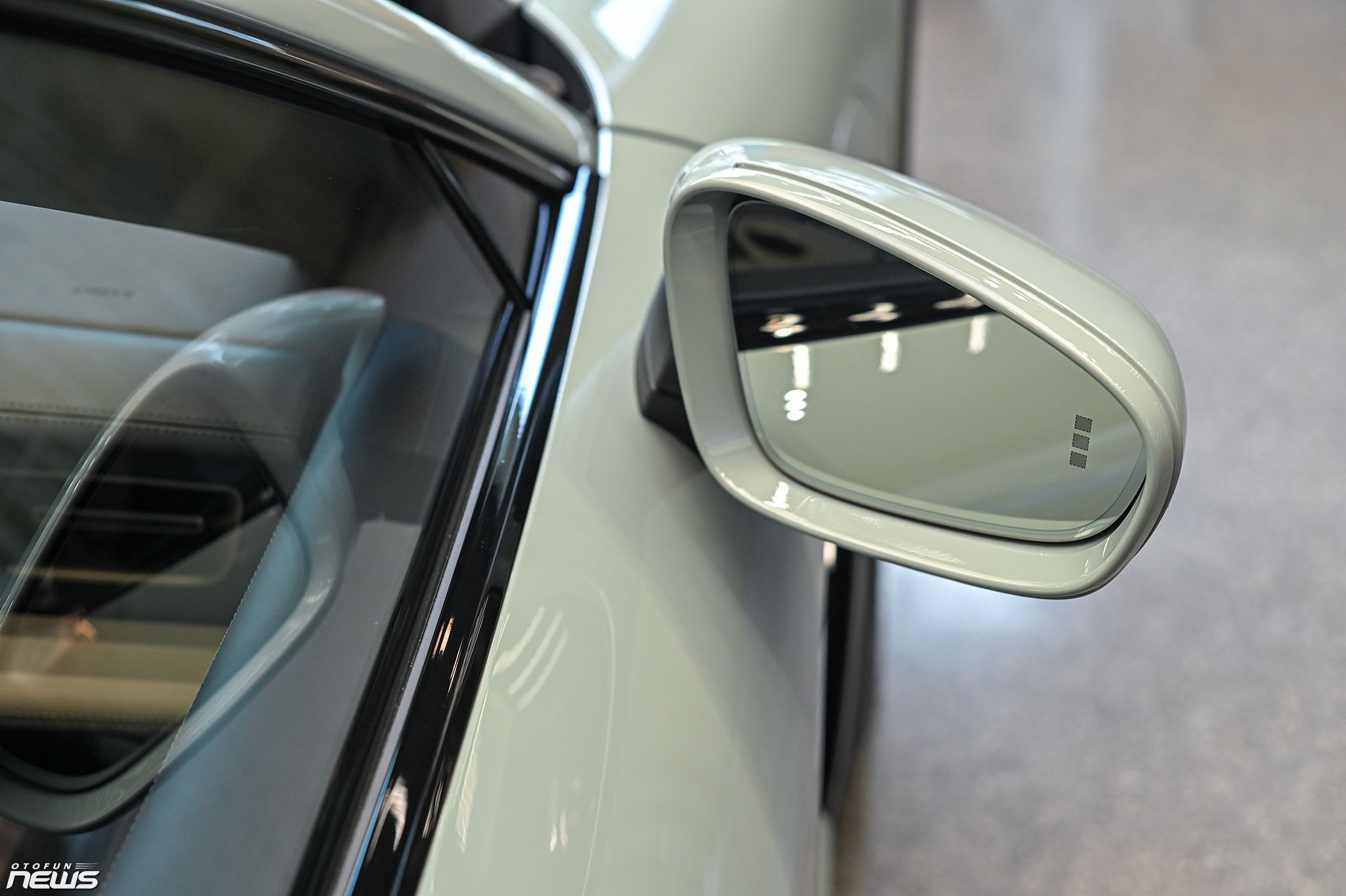 Chi tiết Porsche Taycan 4S Cross Turismo 2025 giá hơn 7 tỷ đồng