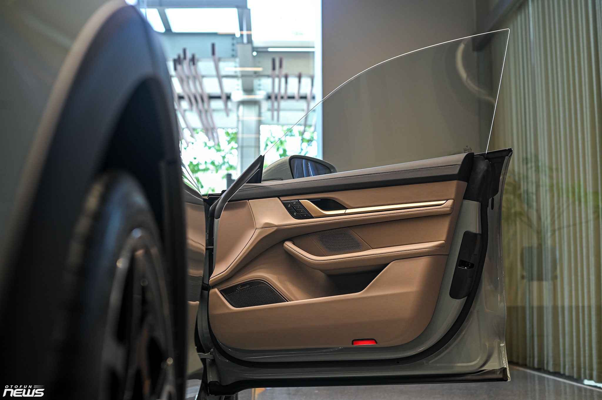 Chi tiết Porsche Taycan 4S Cross Turismo 2025 giá hơn 7 tỷ đồng