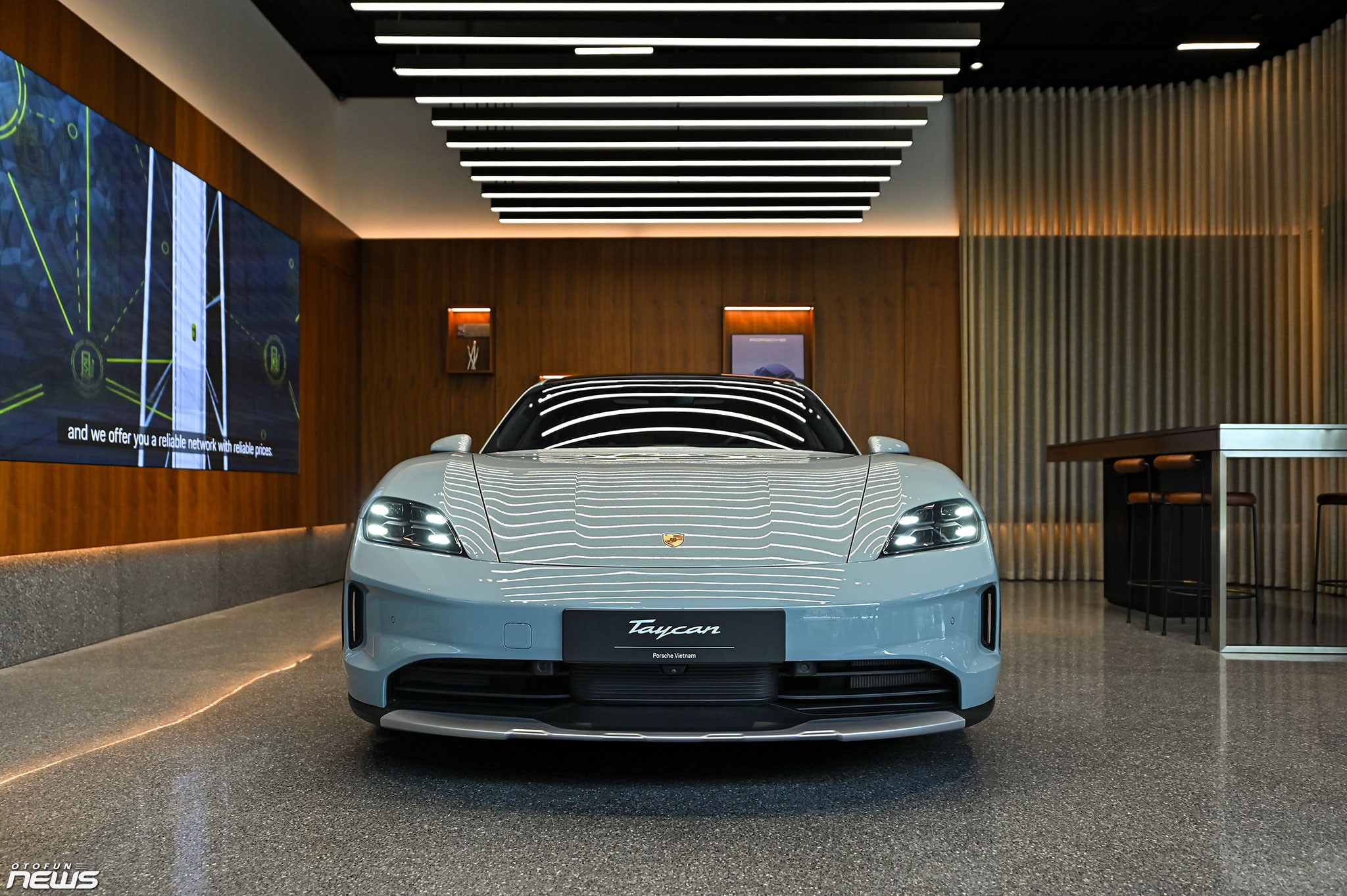 Chi tiết Porsche Taycan 4S Cross Turismo 2025 giá hơn 7 tỷ đồng