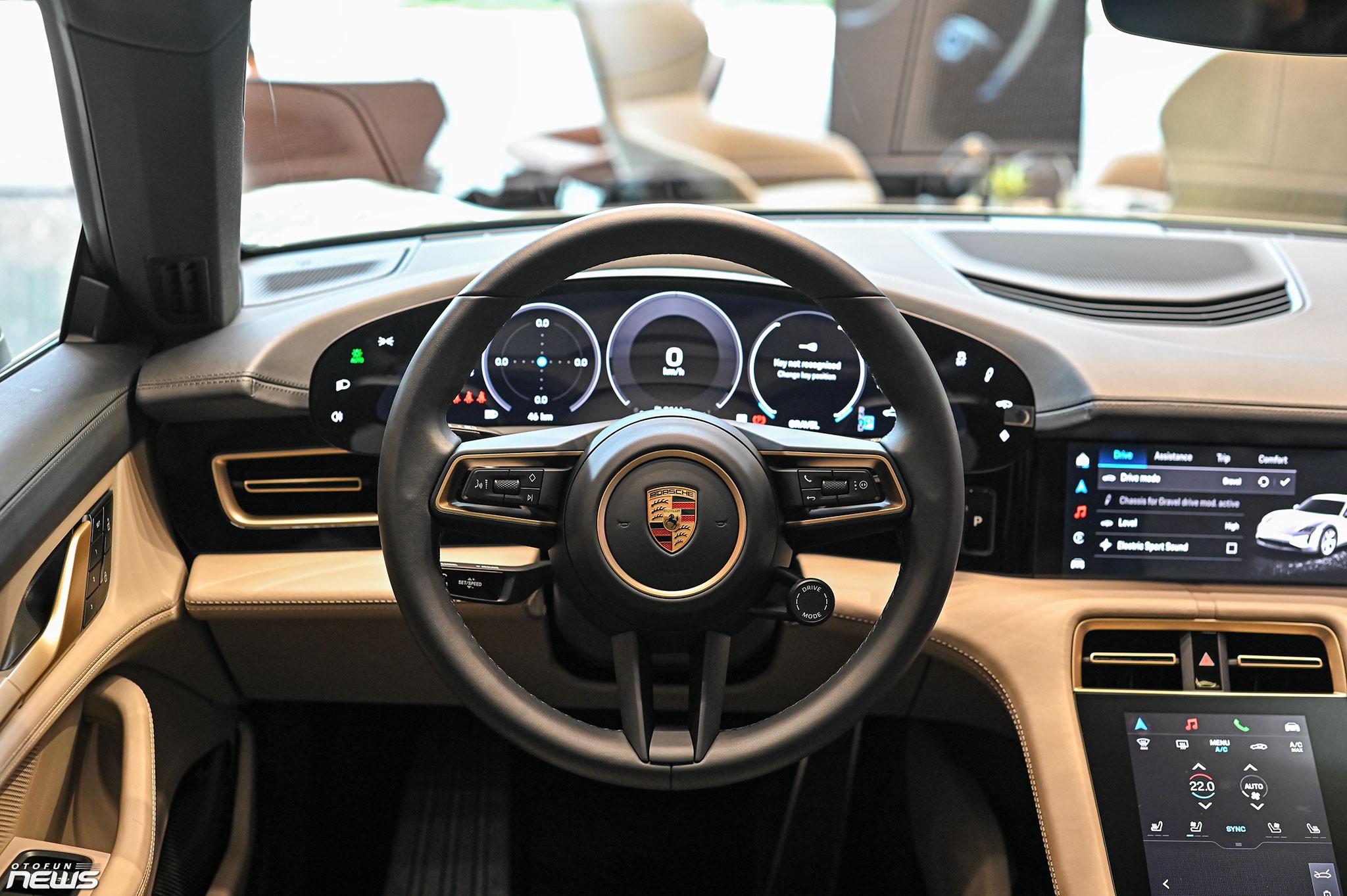 Chi tiết Porsche Taycan 4S Cross Turismo 2025 giá hơn 7 tỷ đồng