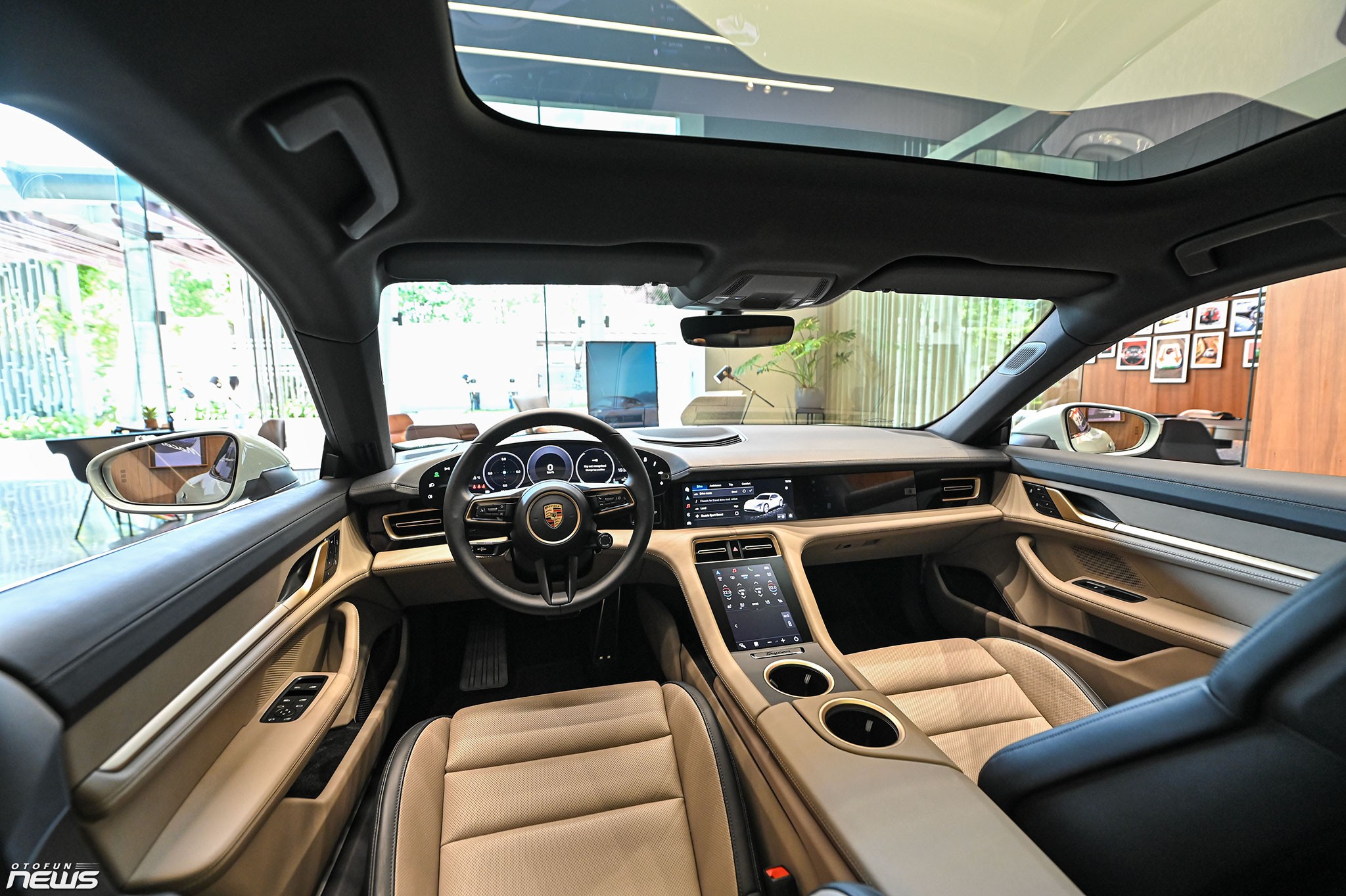 Chi tiết Porsche Taycan 4S Cross Turismo 2025 giá hơn 7 tỷ đồng