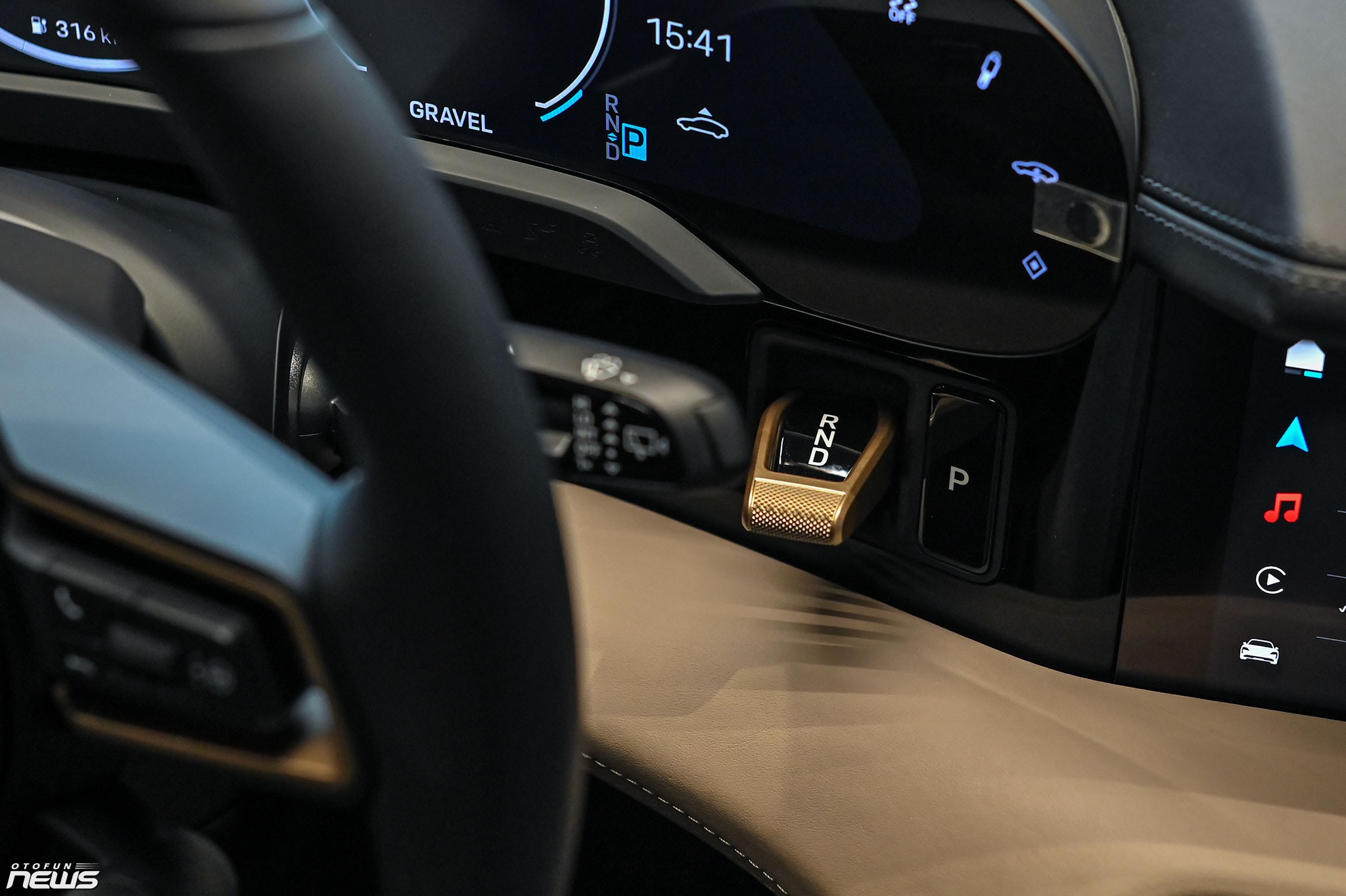 Chi tiết Porsche Taycan 4S Cross Turismo 2025 giá hơn 7 tỷ đồng