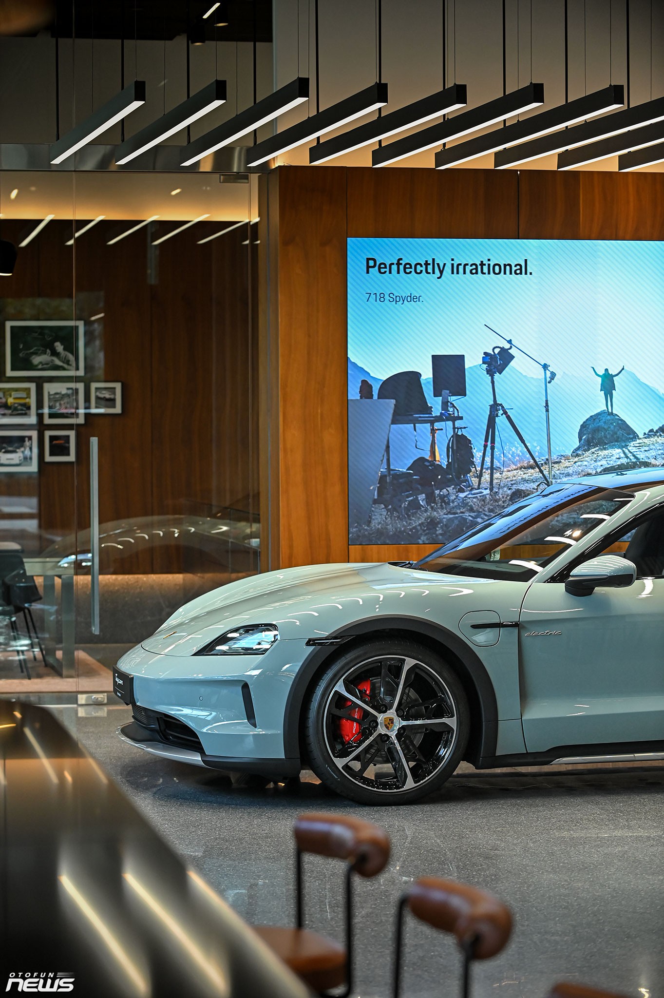 Chi tiết Porsche Taycan 4S Cross Turismo 2025 giá hơn 7 tỷ đồng