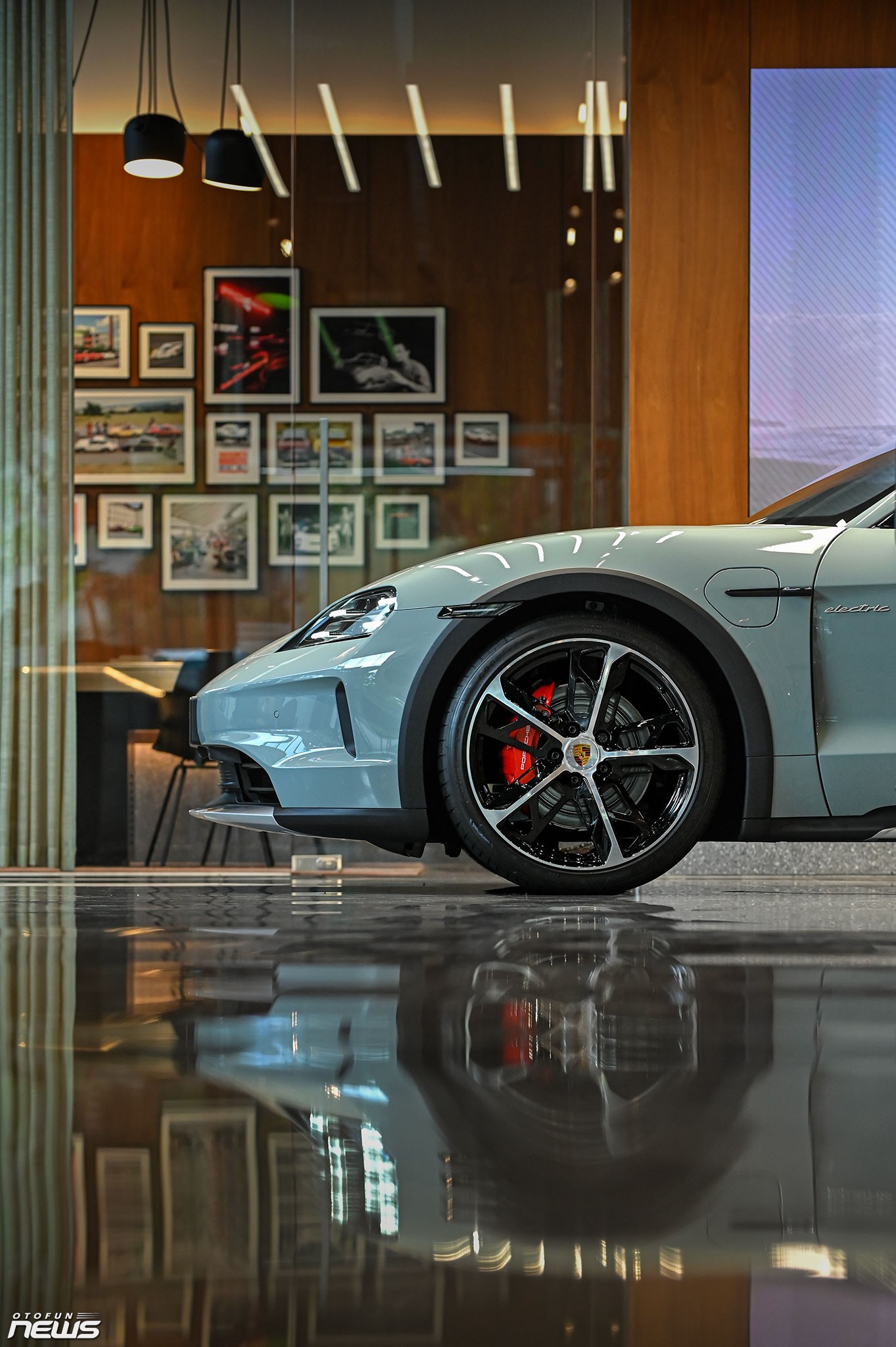 Chi tiết Porsche Taycan 4S Cross Turismo 2025 giá hơn 7 tỷ đồng