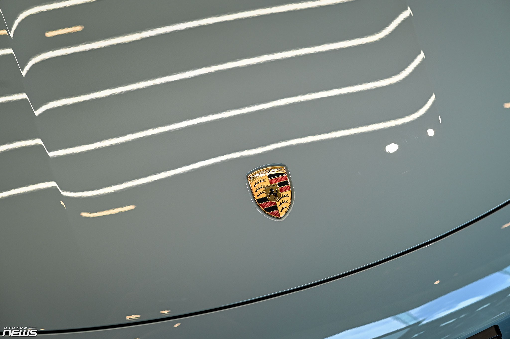 Chi tiết Porsche Taycan 4S Cross Turismo 2025 giá hơn 7 tỷ đồng