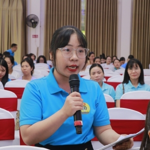 Công nhân đối thoại sôi nổi với lãnh đạo Thành phố Huế