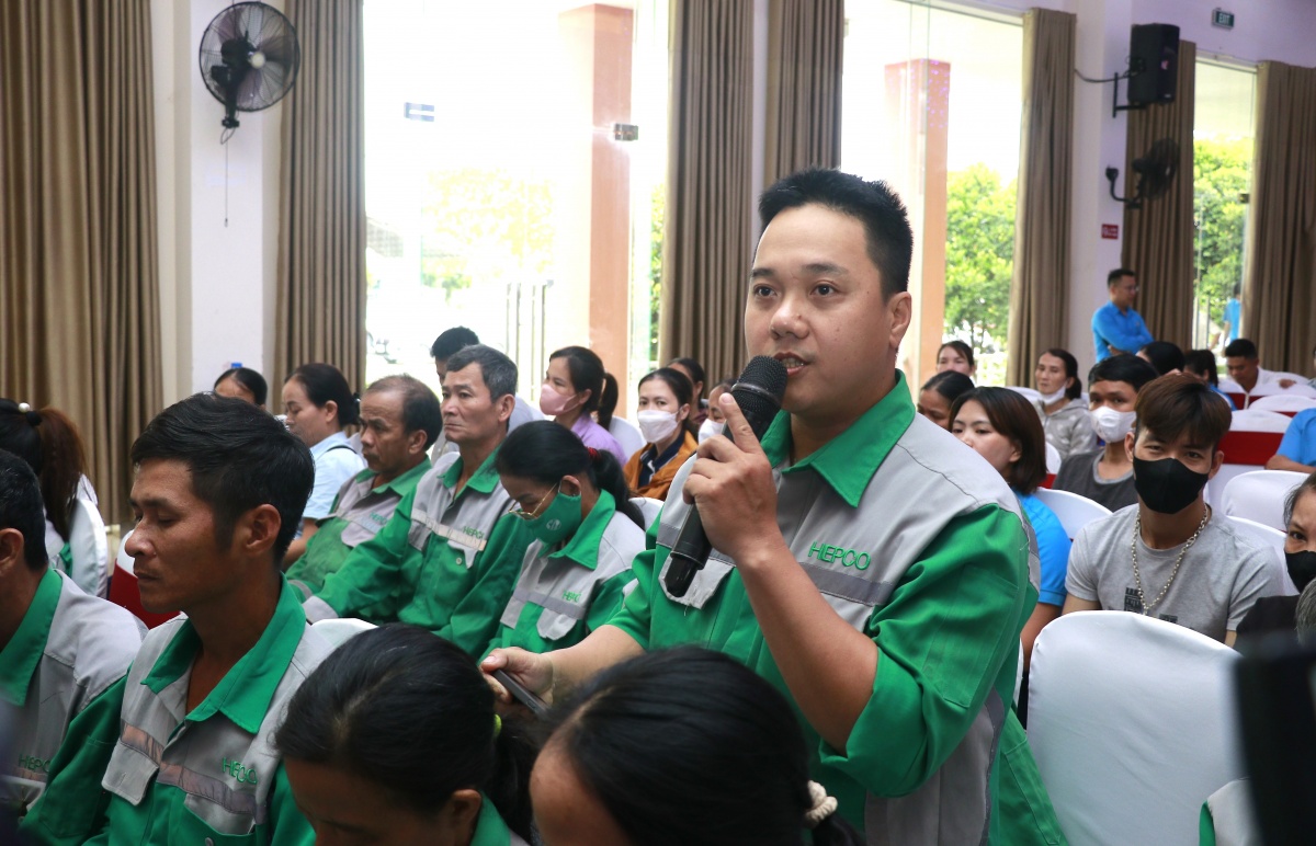 Công nhân đối thoại sôi nổi với lãnh đạo Thành phố Huế