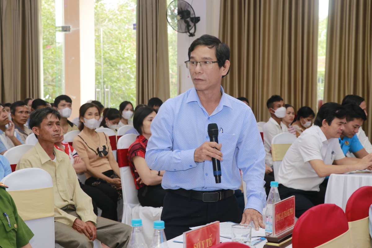 Công nhân đối thoại sôi nổi với lãnh đạo Thành phố Huế