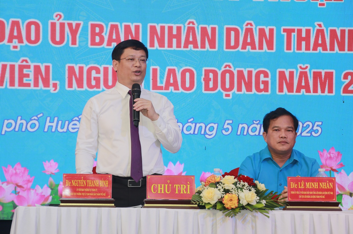 Công nhân đối thoại sôi nổi với lãnh đạo Thành phố Huế