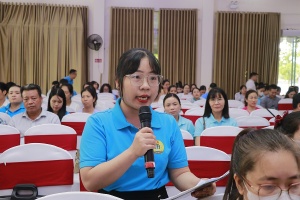 Công nhân đối thoại sôi nổi với lãnh đạo Thành phố Huế