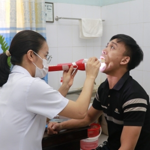 Một buổi khám bệnh, nhiều công nhân thở phào