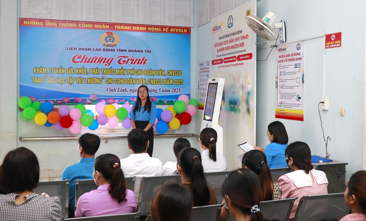 Một buổi khám bệnh, nhiều công nhân thở phào