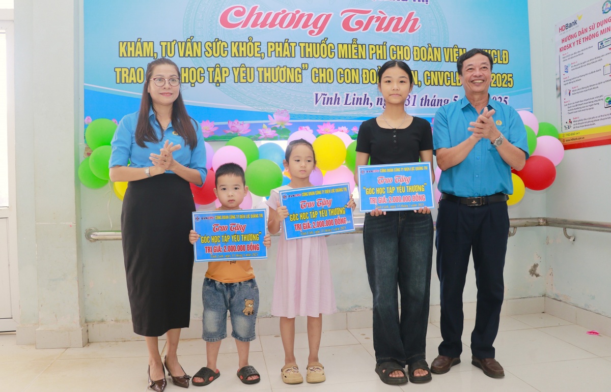 Một buổi khám bệnh, nhiều công nhân thở phào