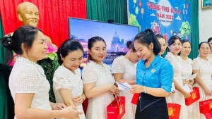 Người "thắp lửa yêu thương" trong ngôi nhà công đoàn