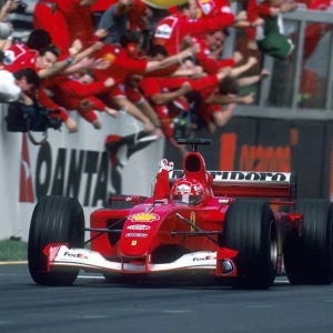 Xe đua Ferrari F2001 của huyền thoại Michael Schumacher được bán đấu giá 470 tỷ đồng