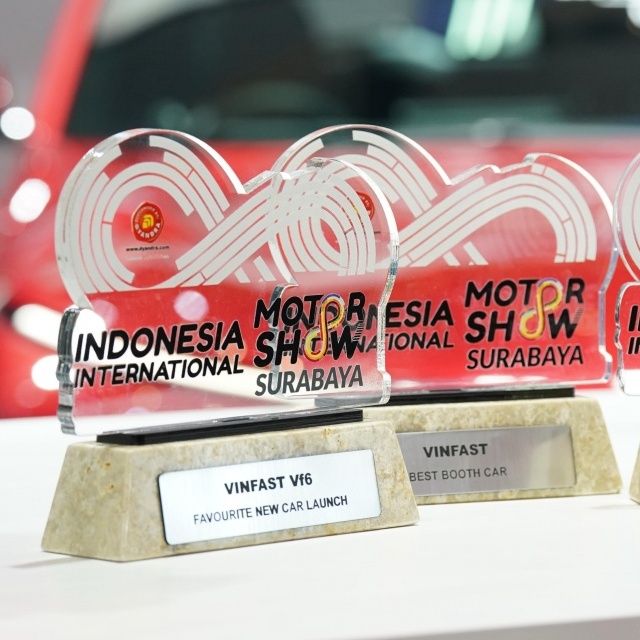 VINFAST lập kỷ lục tại IIMS SURABAYA 2025 với 4 giải thưởng, VF3 được xướng tên “xe điện đô thị tốt nhất"