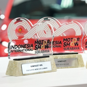 VINFAST lập kỷ lục tại IIMS SURABAYA 2025 với 4 giải thưởng, VF3 được xướng tên “xe điện đô thị tốt nhất"
