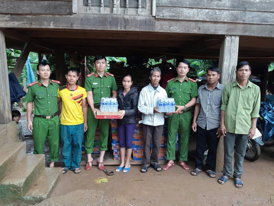 Niềm vui khi được là công dân Việt Nam Niềm vui khi được là công dân Việt Nam