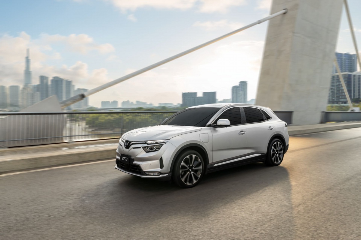 Bảo hành 10 năm, hơn 200 xưởng dịch vụ, chủ xe tự tin mang VinFast VF 8 đi khắp nơi Bảo hành 10 năm, hơn 200 xưởng dịch vụ, chủ xe tự tin mang VinFast VF 8 đi khắp nơi