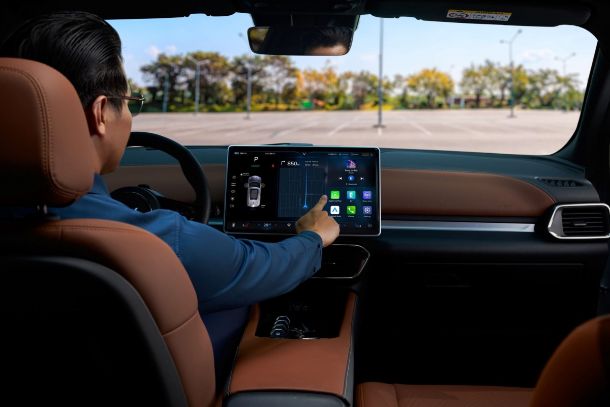 Bảo hành 10 năm, hơn 200 xưởng dịch vụ, chủ xe tự tin mang VinFast VF 8 đi khắp nơi Bảo hành 10 năm, hơn 200 xưởng dịch vụ, chủ xe tự tin mang VinFast VF 8 đi khắp nơi