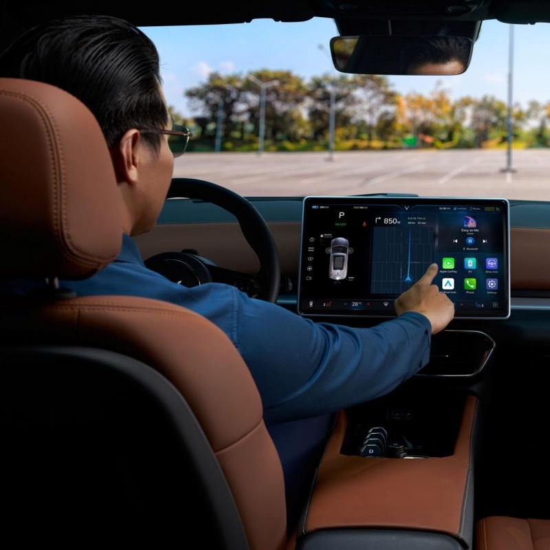 Bảo hành 10 năm, hơn 200 xưởng dịch vụ, chủ xe tự tin mang VinFast VF 8 đi khắp nơi