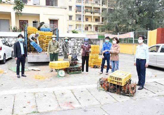 Những vòng tay không khoảng cách