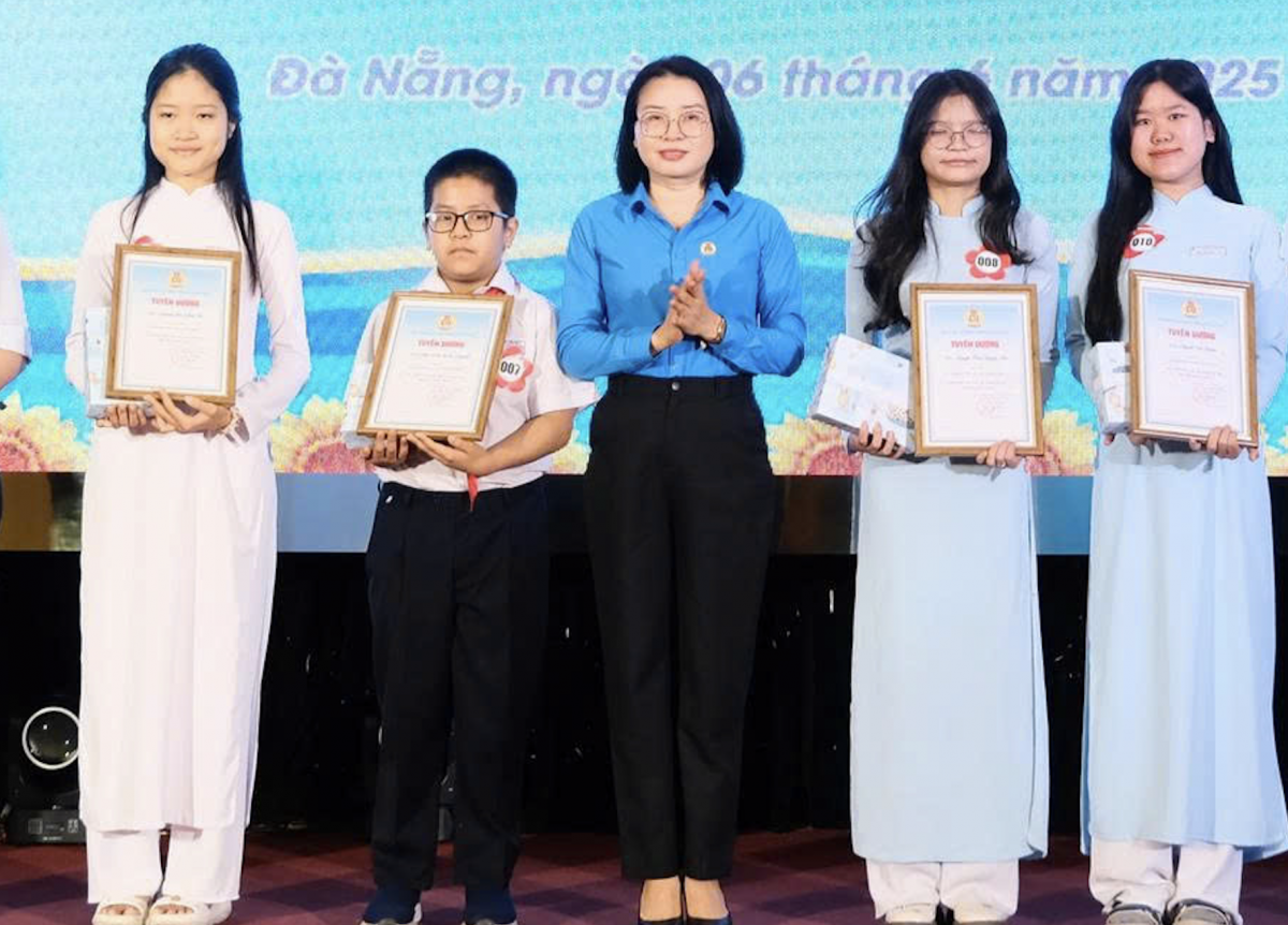 Đà Nẵng: Công đoàn khen thưởng con người lao động có thành tích xuất sắc trong học tập Đà Nẵng: Công đoàn khen thưởng con người lao động có thành tích xuất sắc trong học tập