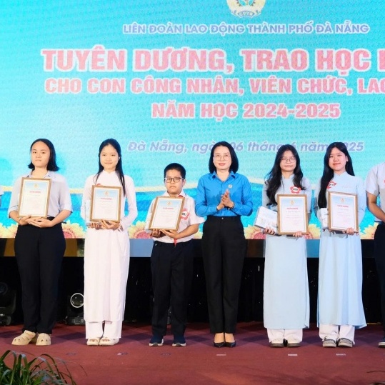 Đà Nẵng: Công đoàn khen thưởng con người lao động có thành tích xuất sắc trong học tập