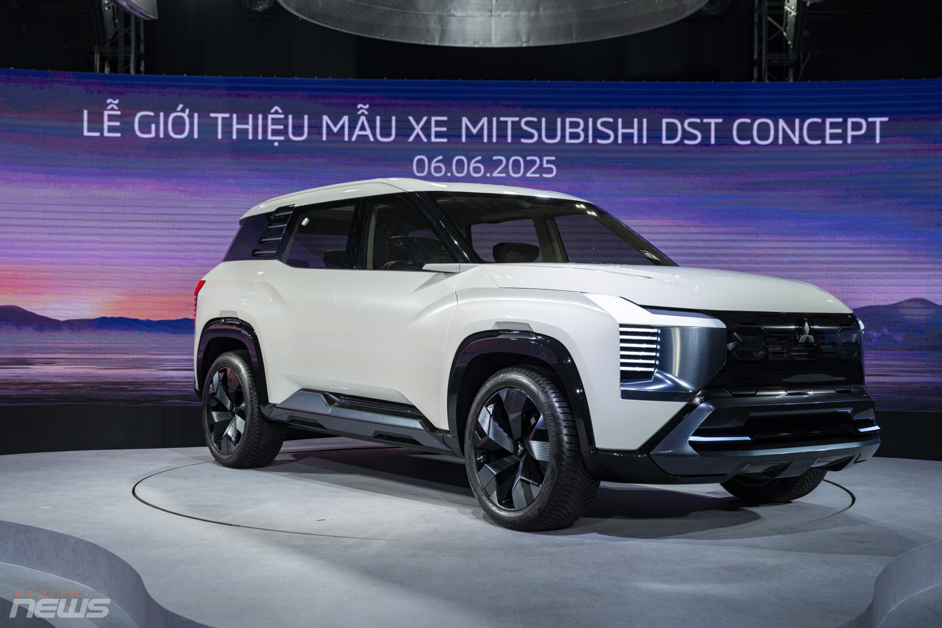 Xem trước SUV 7 chỗ mới thay thế Mitsubishi Outlander