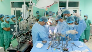 Bệnh viện Trung ương Huế tuyển 1.000 bác sĩ, nhân viên