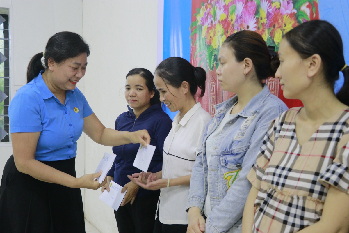 Tháng Công nhân ở Quảng Trị: Chia sẻ khó khăn, đồng hành vì người lao động