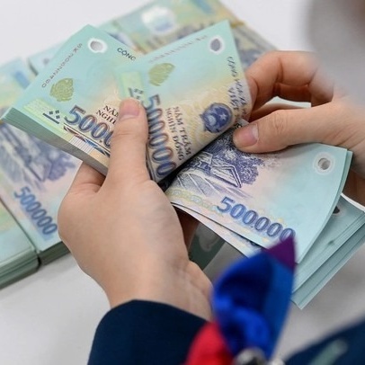 Cán bộ công chức được điều chuyển về xã sẽ hưởng mức lương thế nào?