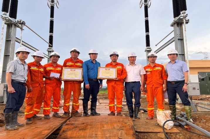 Vòng tay Công đoàn: Chắp cánh khát vọng đường dây 500kV mạch 3