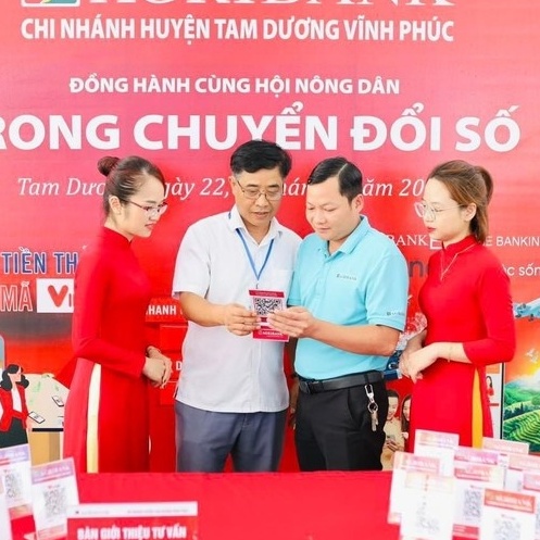 Agribank tích cực hưởng ứng phong trào “Cả nước thi đua đổi mới sáng tạo và chuyển đổi số”