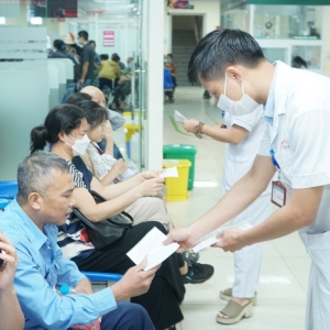 Xây dựng môi trường làm việc không khói thuốc cho nhân viên y tế và người bệnh