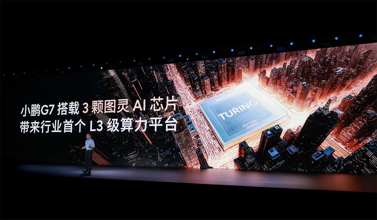 SUV điện Xpeng G7 trình làng với HUD công nghệ AR và chip AI hỗ trợ tự lái