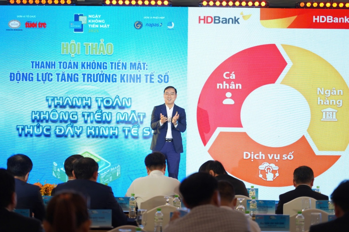 Theo chia sẻ của ông Đàm Thế Thái - Phó Tổng Giám đốc HDBank tại hội thảo, số hóa tại HDBank là một hành trình nhân văn, nơi từng sản phẩm được thiết kế từ góc nhìn của cuộc sống, từng trải nghiệm được kiểm chứng bởi cảm xúc người dùng