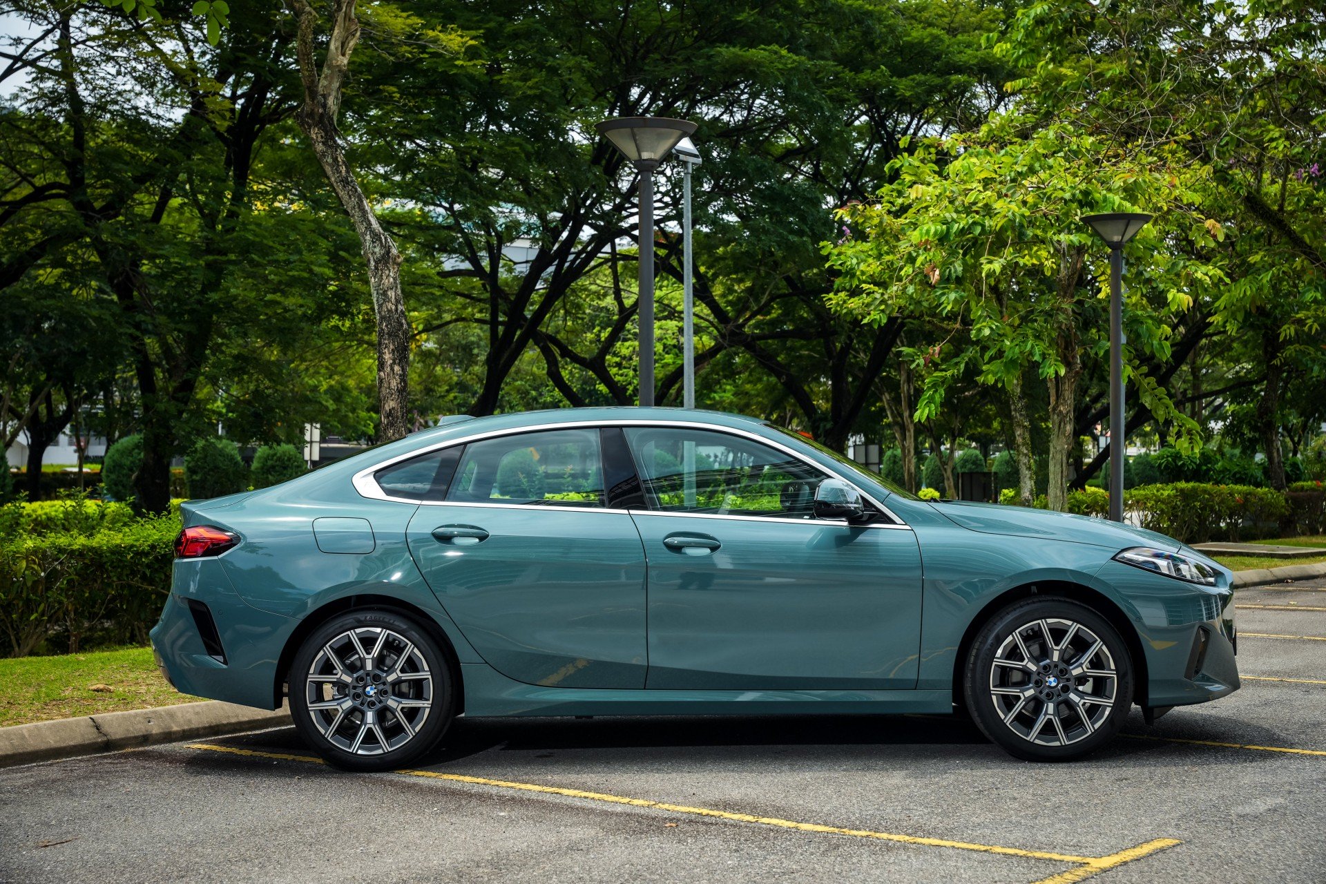 BMW 2 Series Gran Coupe thế hệ mới ra mắt, gây tranh cãi vì 'hao hao xe Trung Quốc' BMW 2 Series Gran Coupe thế hệ mới ra mắt, gây tranh cãi vì 'hao hao xe Trung Quốc'