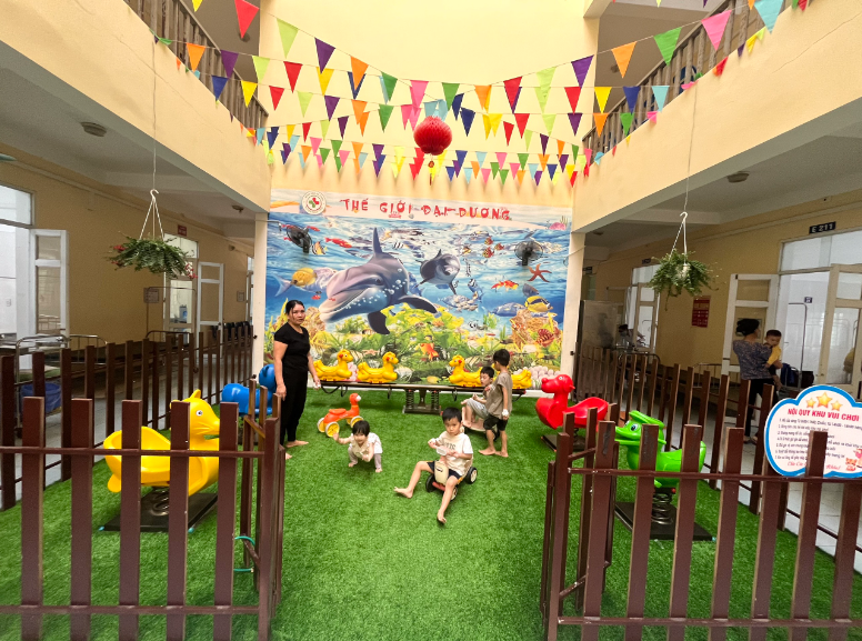 Lan tỏa yêu thương từ khu vui chơi trong bệnh viện Lan tỏa yêu thương từ khu vui chơi trong bệnh viện