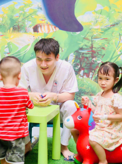 Lan tỏa yêu thương từ khu vui chơi trong bệnh viện Lan tỏa yêu thương từ khu vui chơi trong bệnh viện