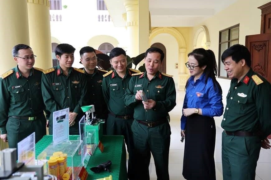 Z121 – nơi Tháng Công nhân rực sáng tinh thần sáng tạo và nghĩa tình đồng đội Z121 – nơi Tháng Công nhân rực sáng tinh thần sáng tạo và nghĩa tình đồng đội