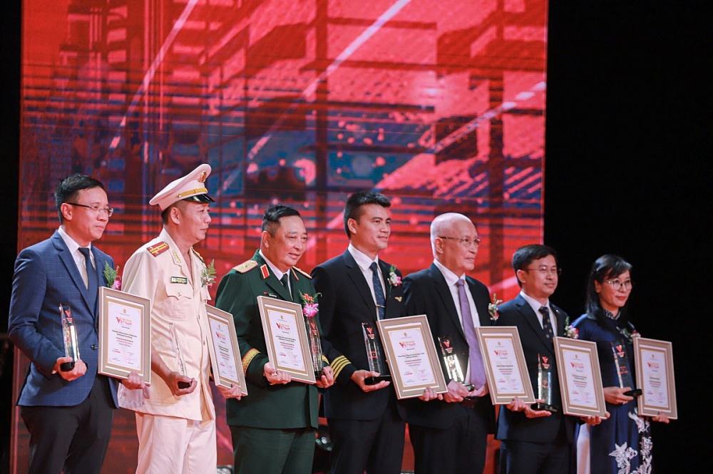 Vinh quang Việt Nam 2025: Thắp lửa tinh thần vươn mình trong kỷ nguyên mới của dân tộc Vinh quang Việt Nam 2025: Thắp lửa tinh thần vươn mình trong kỷ nguyên mới của dân tộc