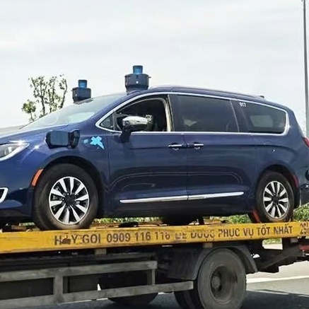 Chrysler Pacifica, đối thủ của Kia Carnival, lộ diện tại Hà Nội