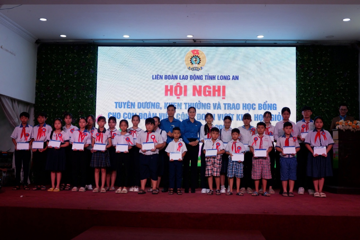 Long An: 335 triệu đồng học bổng tiếp sức con công nhân vượt khó, học giỏi