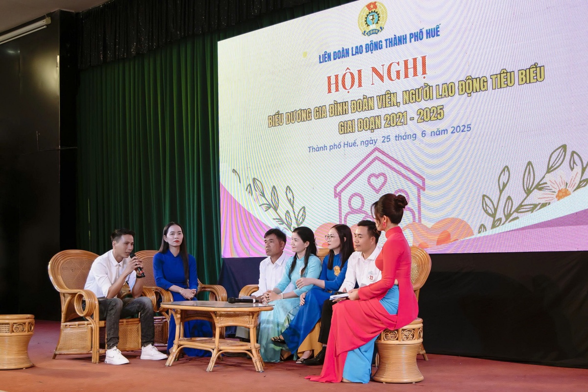 Tuyên dương 52 gia đình đoàn viên, người lao động tiêu biểu ở Huế