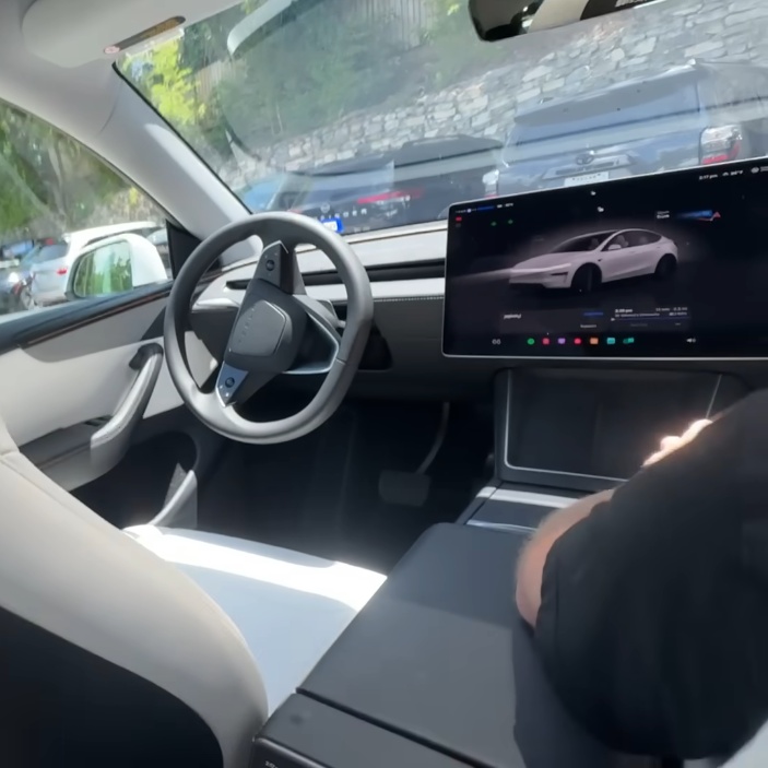 Xe taxi không người lái Tesla thử nghiệm ngoài đường phố, nhận khen ngợi ban đầu